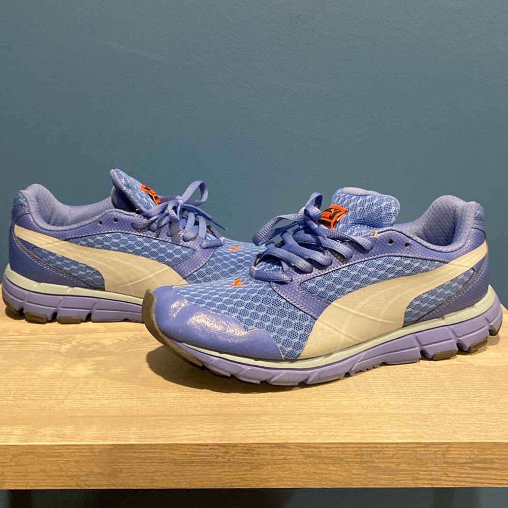 Women’s Puma Poseidon sneaker size 8